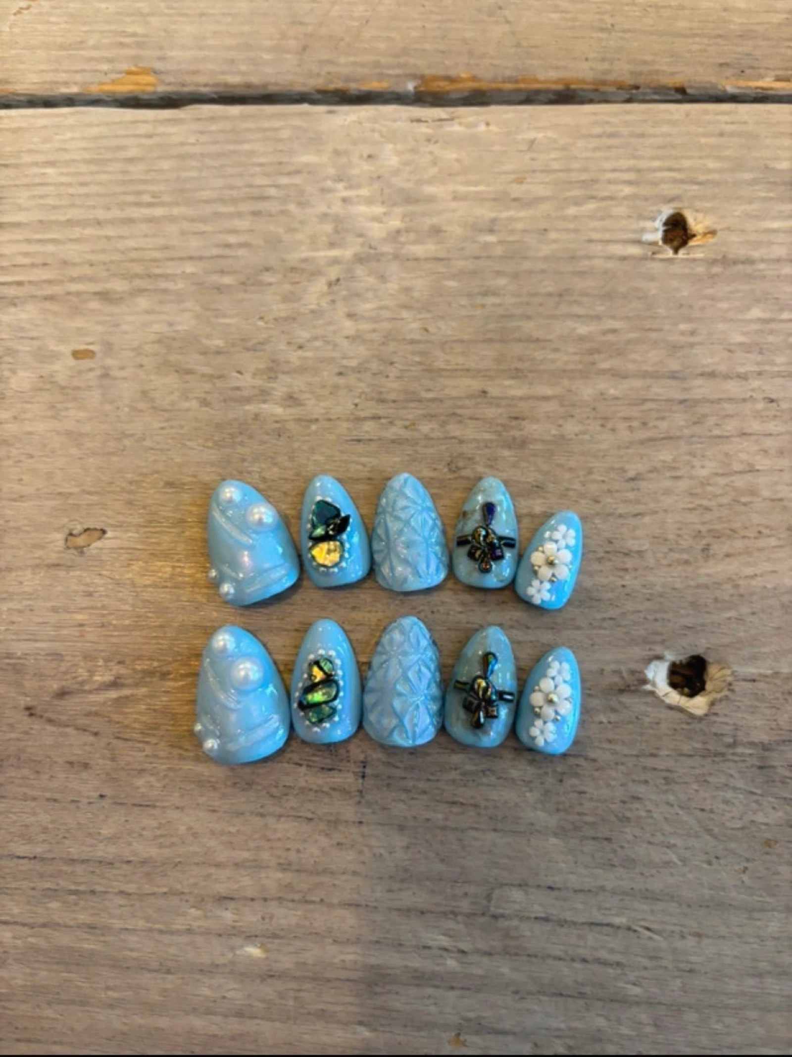 Press on nails M 